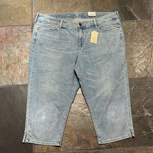 St John’s Bay Secretly Slender Capri Jean Size 24W NWT